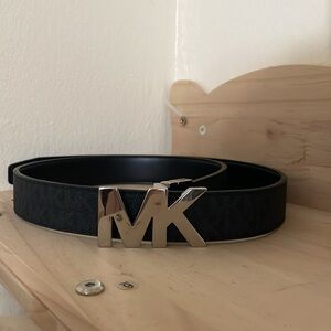 Micheal Kors Belt Length 32 inches Never Used